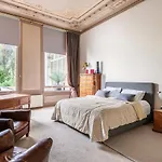 Beautiful & Well-Located Canal Apartment